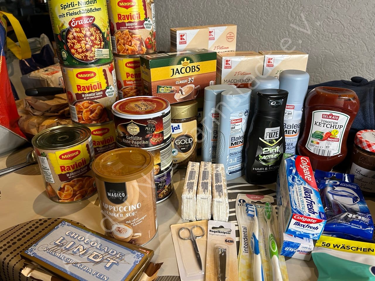Versorgung von Menschen mit Lebensmitteln, Hygieneartikeln und mehr