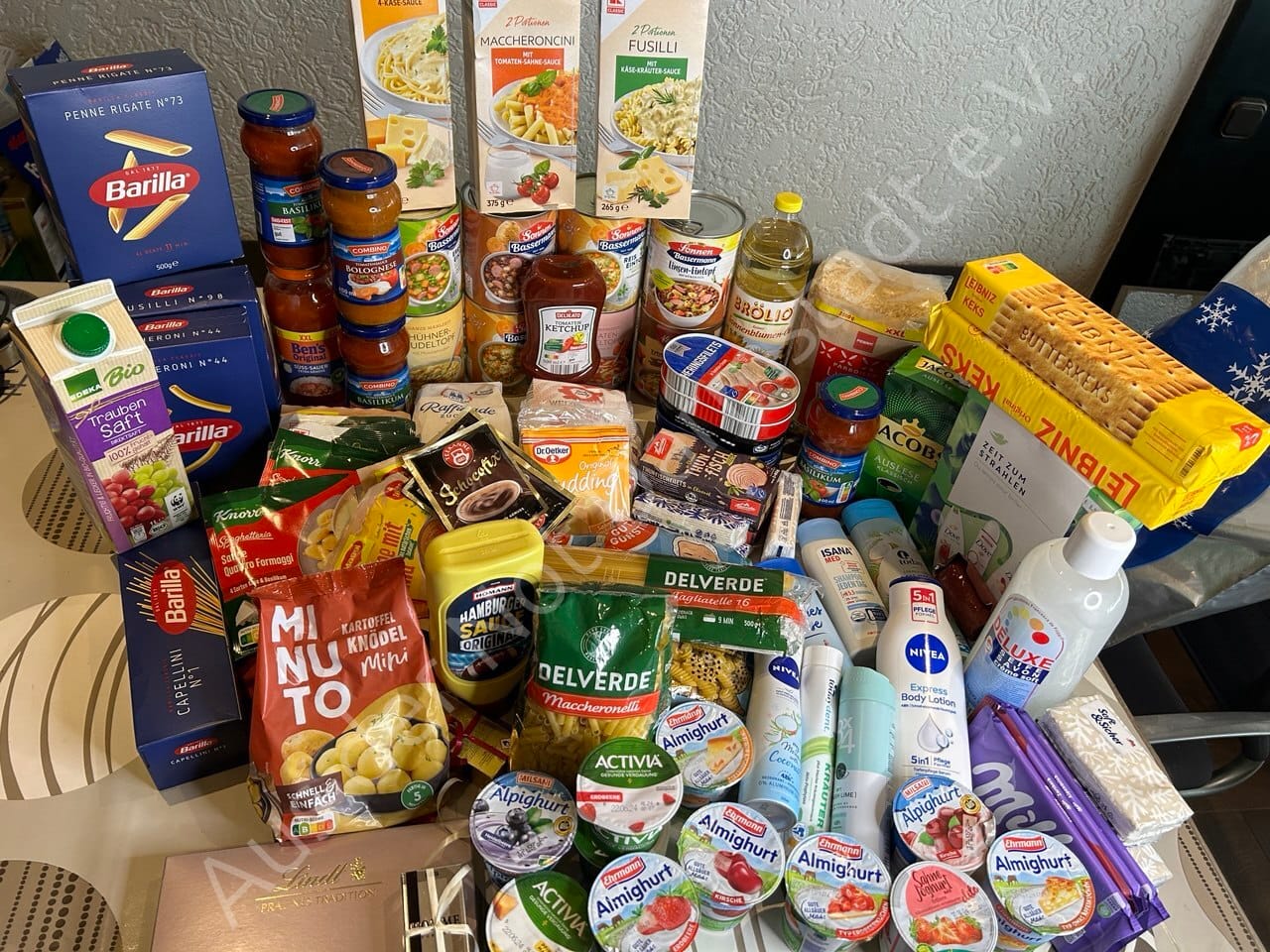 Versorgung von Menschen mit Lebensmitteln, Hygieneartikeln und mehr