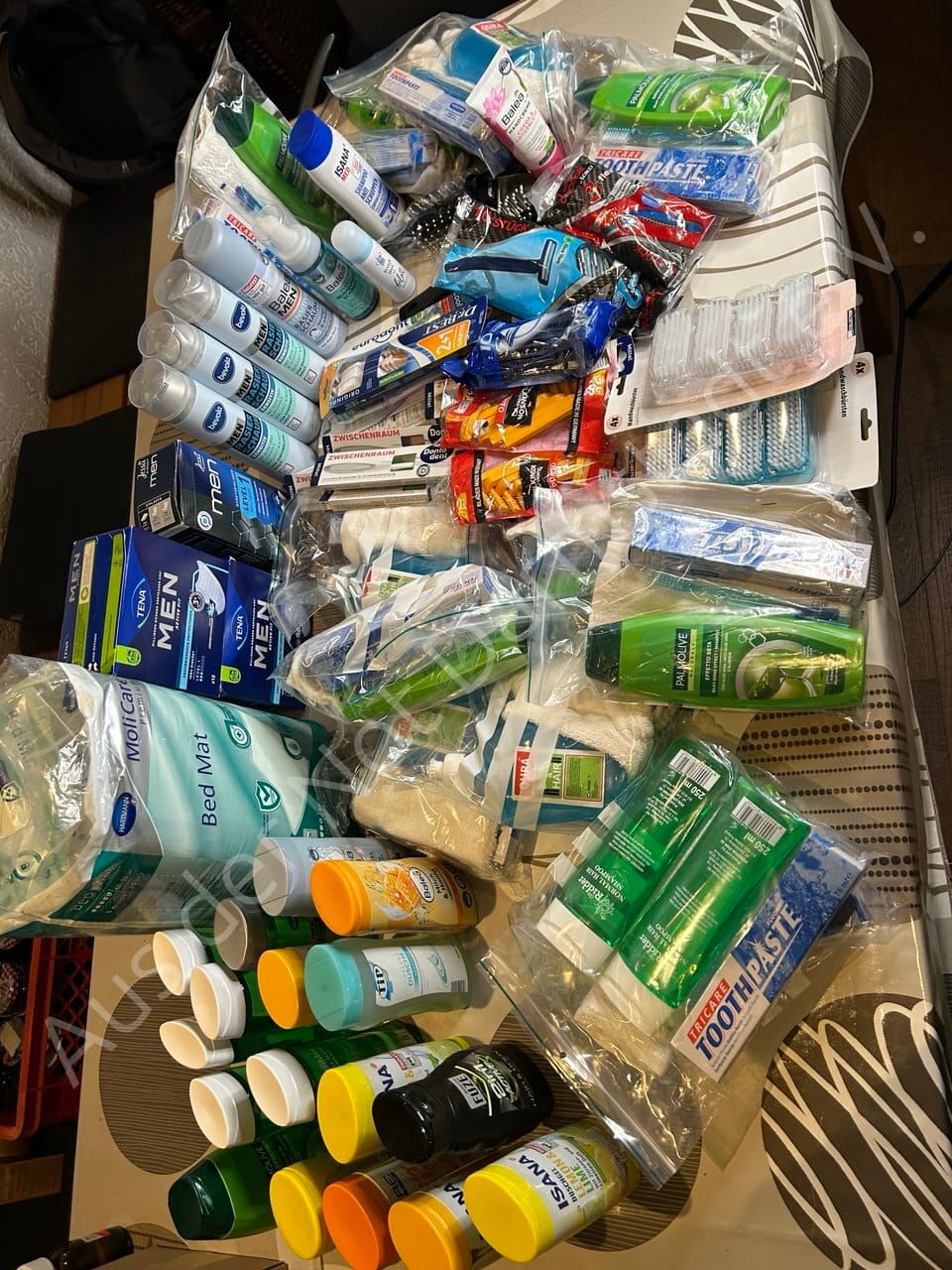 Versorgung von Menschen mit Lebensmitteln, Hygieneartikeln und mehr