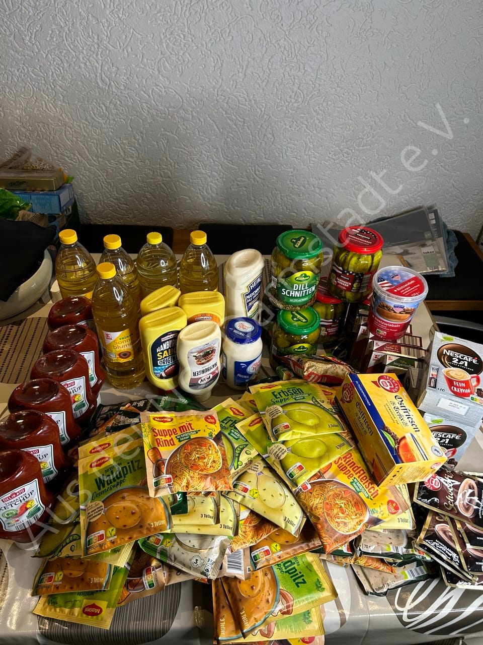 Versorgung von Menschen mit Lebensmitteln, Hygieneartikeln und mehr
