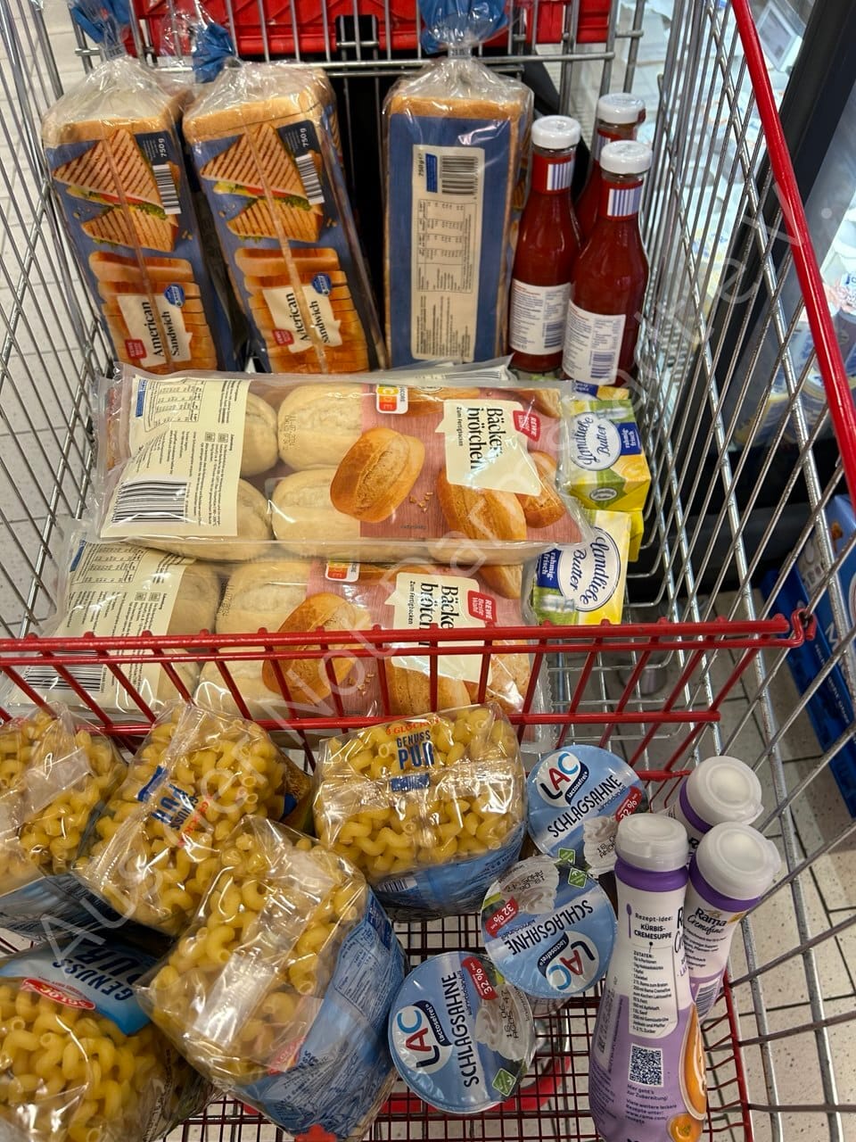 Versorgung von Menschen mit Lebensmitteln, Hygieneartikeln und mehr