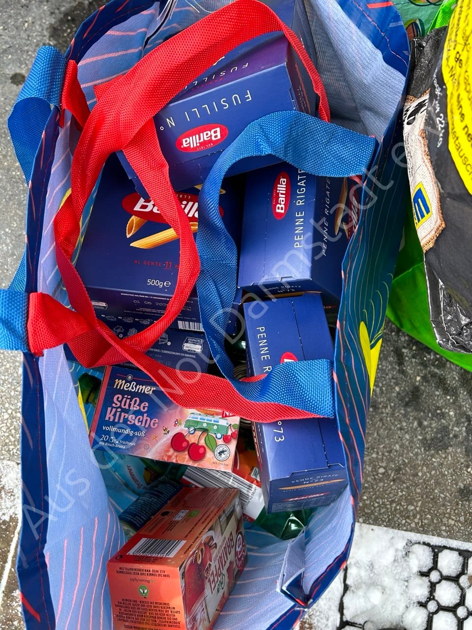 Versorgung von Menschen mit Lebensmitteln, Hygieneartikeln und mehr