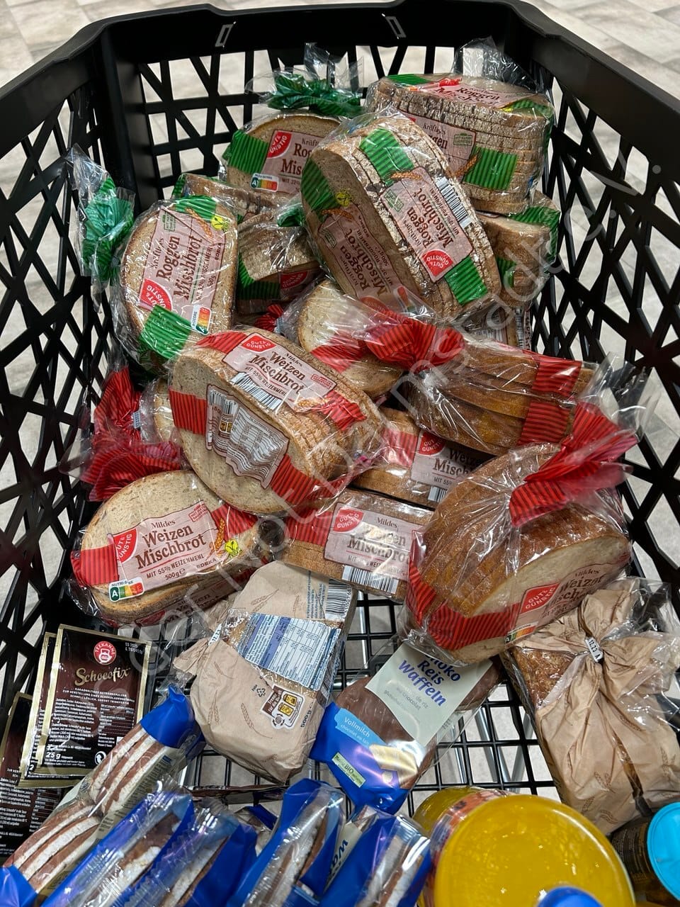 Versorgung von Menschen mit Lebensmitteln, Hygieneartikeln und mehr