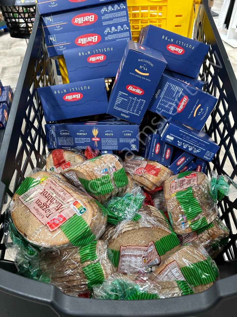 Versorgung von Menschen mit Lebensmitteln, Hygieneartikeln und mehr