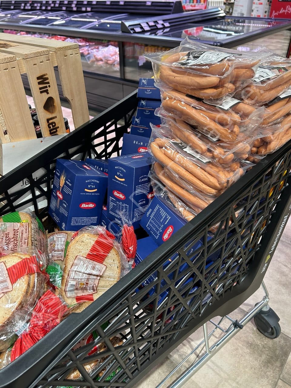 Versorgung von Menschen mit Lebensmitteln, Hygieneartikeln und mehr