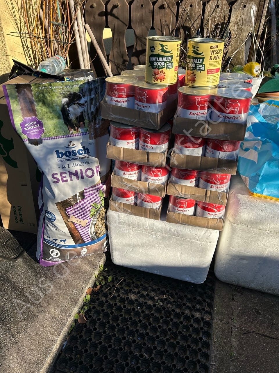 Versorgung von Menschen mit Lebensmitteln, Hygieneartikeln und mehr