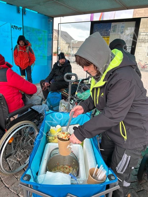 Heiße Suppe und Eintöpfe bei Kälte