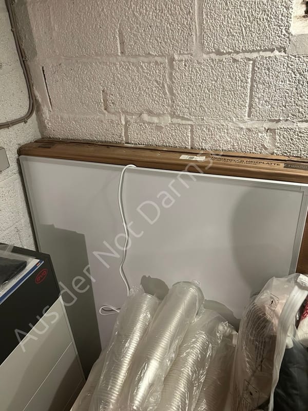 Heizung kaputt, schlafen im dicken Wintermantel